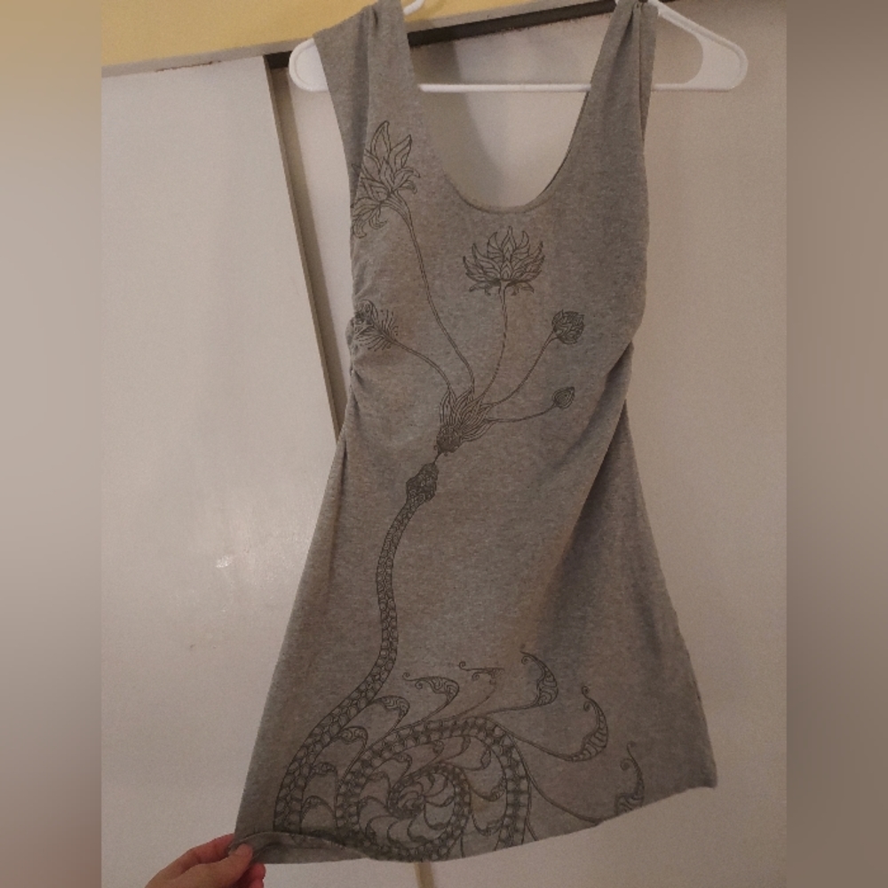 Small 'Leom Designs' Cotton body con top